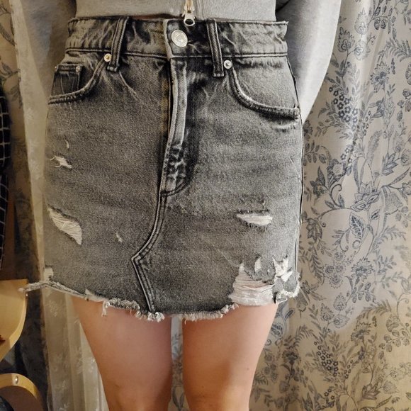 Zara Distressed denim skirt - Picture 4 of 5